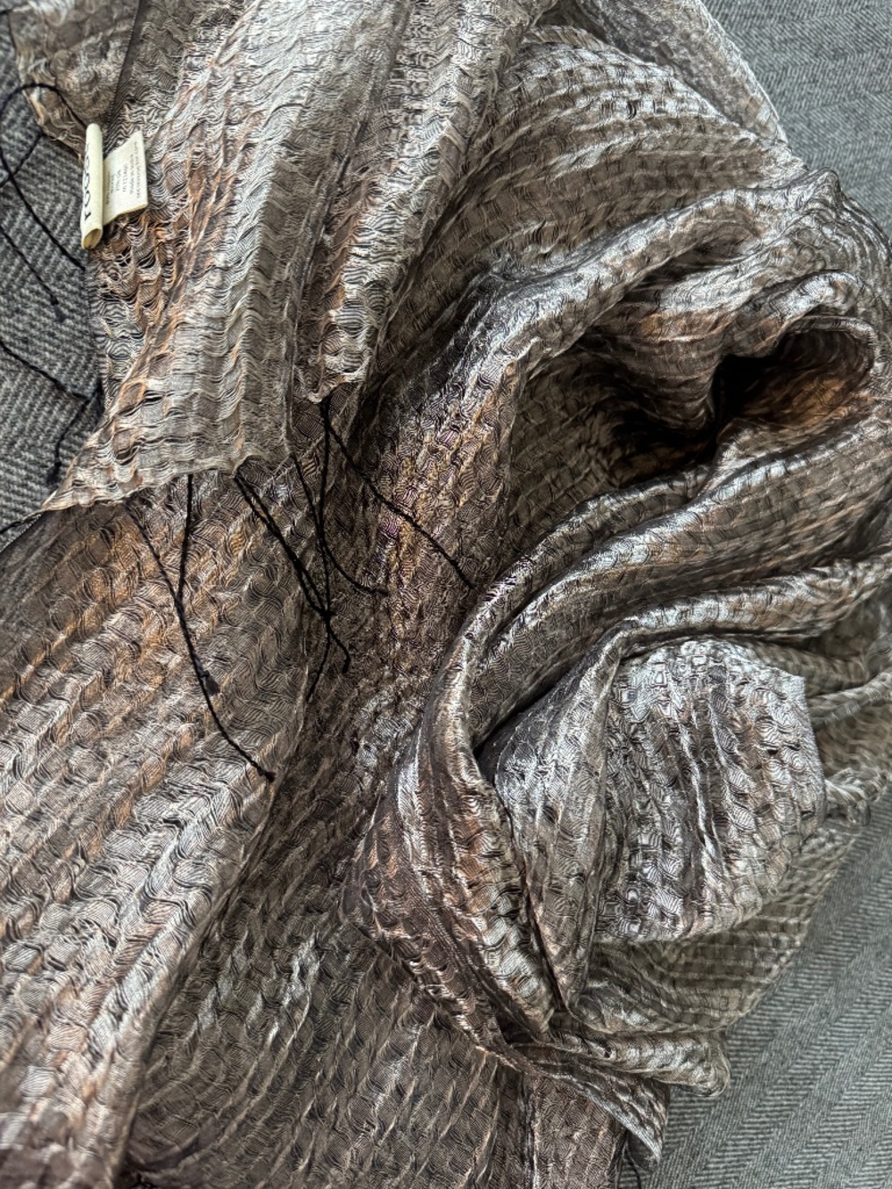 NWOT, ROOST, STUNNING ALCHEMY SCARF, LIGHTLY WOVEN PEWTER METALLIC W/FRINGE ENDS - Picture 2 of 12